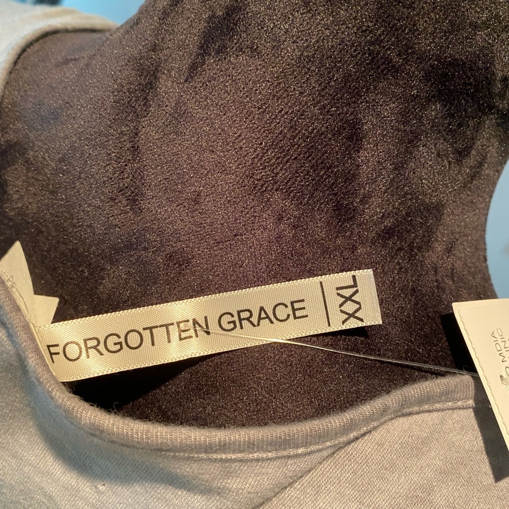 Forgotten Grace Tunic. XXL (1X) - Picture 6 of 11